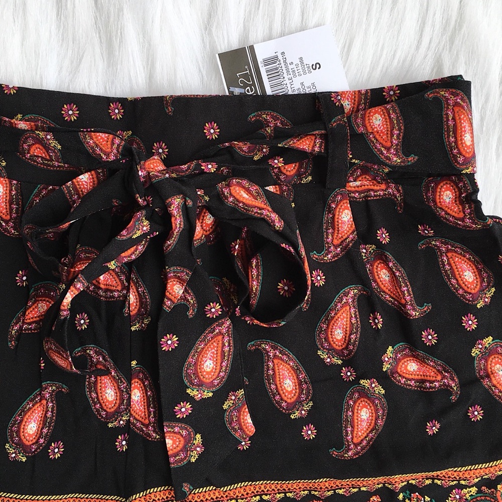 🌸4 for $10🌸 black and orange floral flowy shorts - Picture 2 of 3